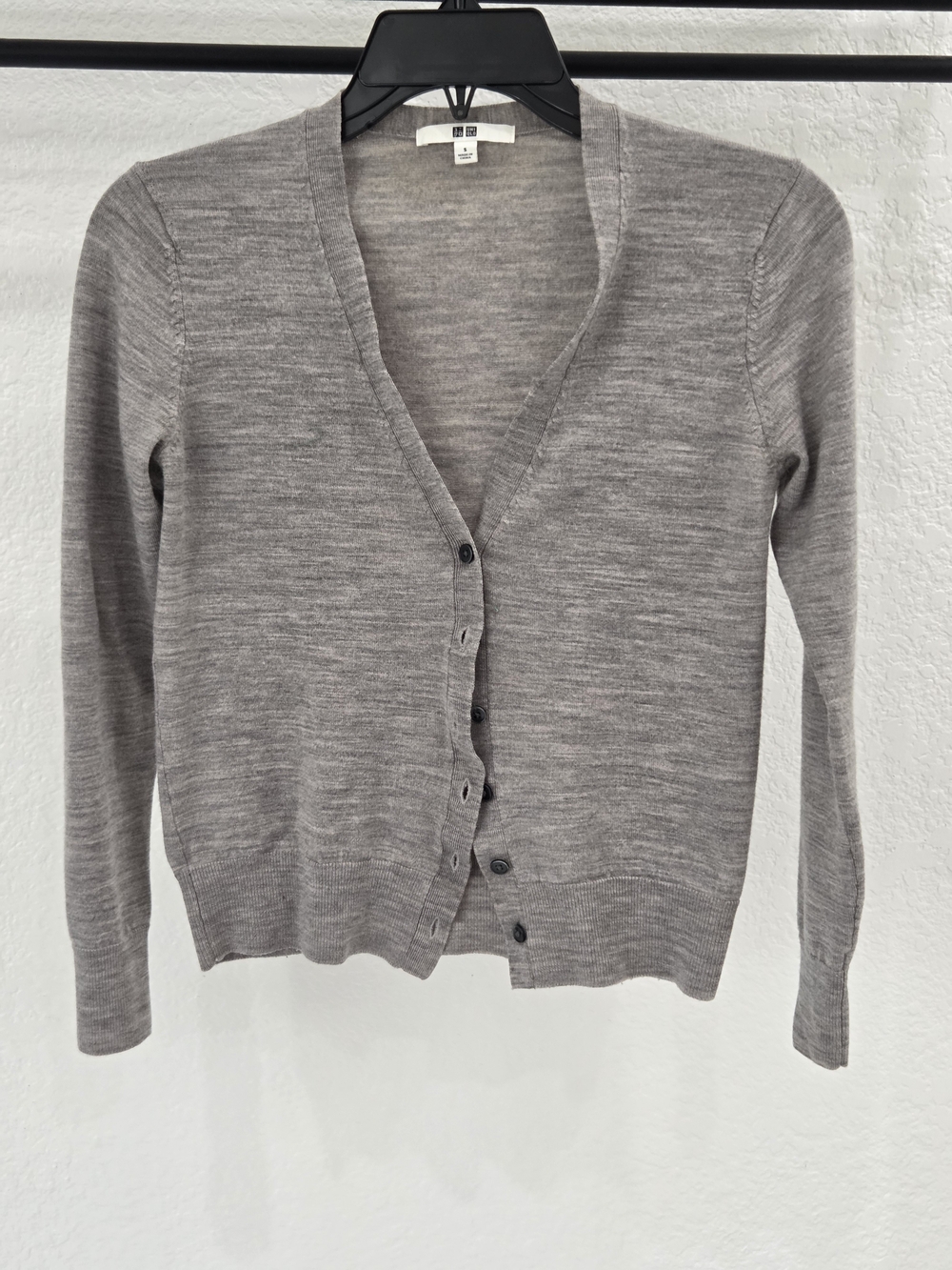 Uniqlo 100% Wool Gray Cardigan S Minimalist Quiet Luxury Preppy Classic Knit